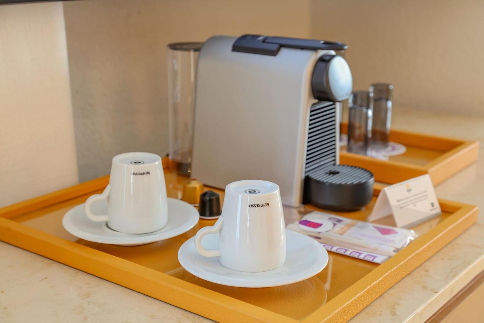 Camino Real Veracruz Exterior foto A Nespresso coffee machine in a hotel room