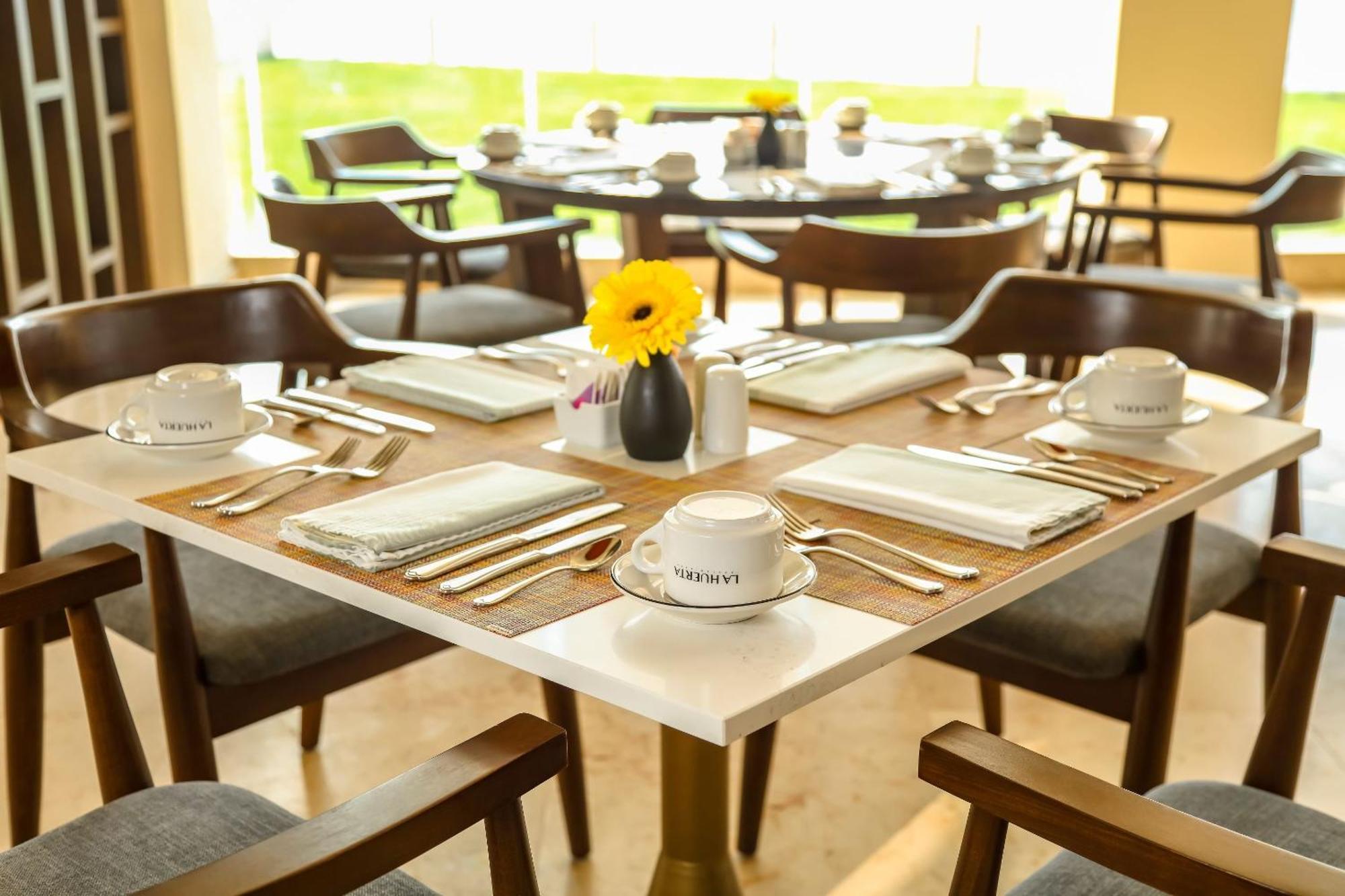Camino Real Veracruz Exterior foto A table set for breakfast