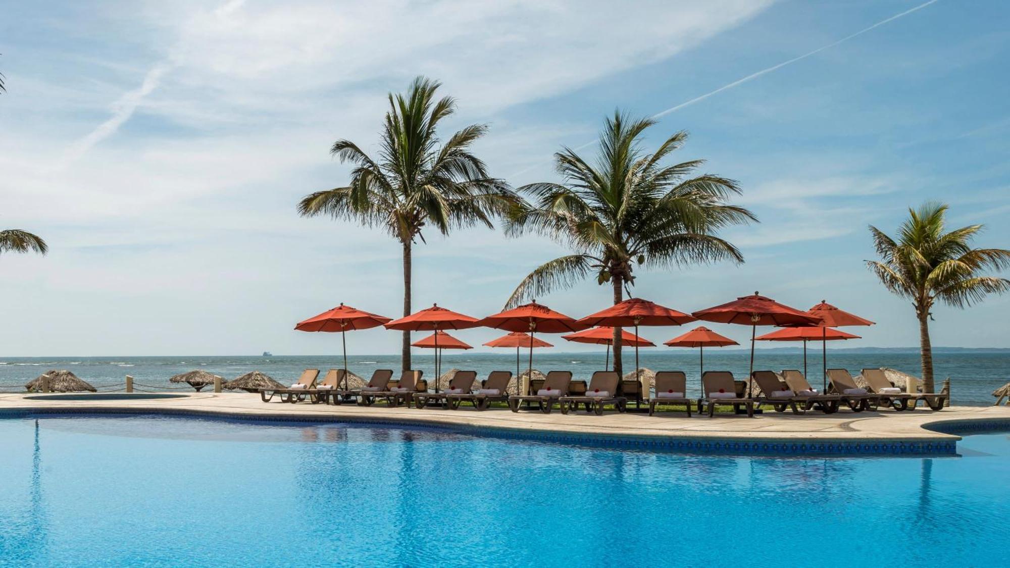 Camino Real Veracruz Exterior foto The pool at the Sheraton Nha Trang Hotel & Spa Resort